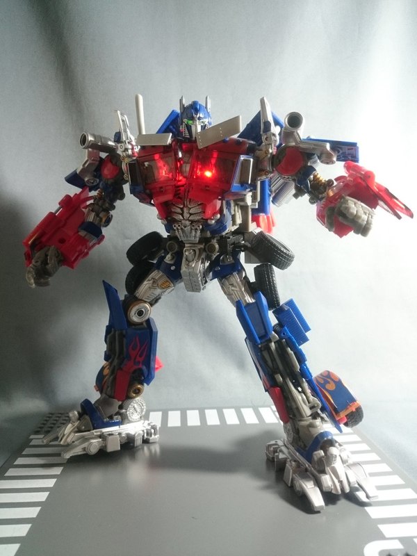 MB 11 Optimus Prime Takara Movie The Best In Hand Images  (15 of 17)
